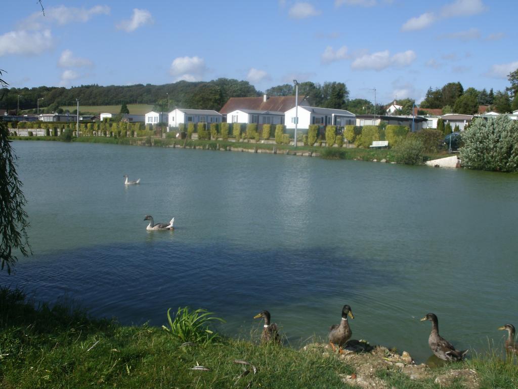 Auberge Des Etangs Roussent Luaran gambar