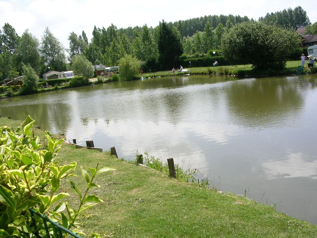 Auberge Des Etangs Roussent Luaran gambar